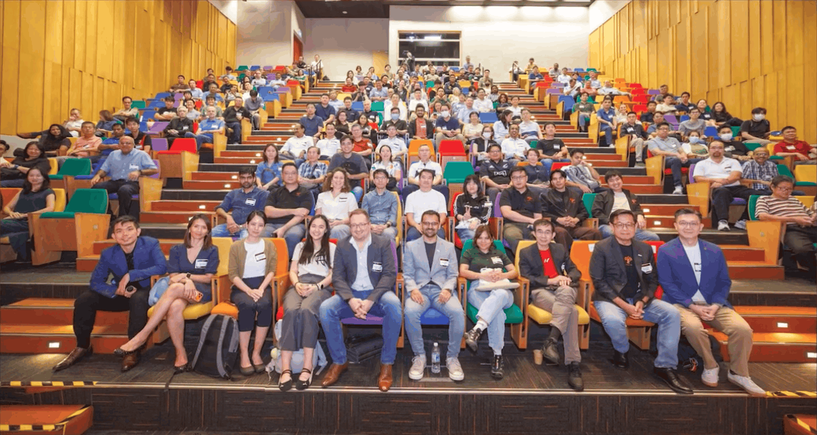 Group photo at the AIxTech Industry Forum: How to Lead in the Era of AI Coding Assistants. I'm in the back!